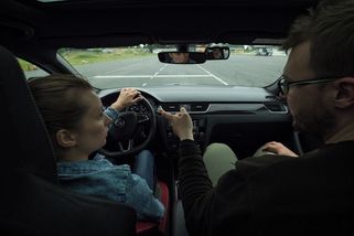 Za tohle se při závěrečných jízdách vyhazuje nejčastěji! Zkušený autoškolák řekl, v čem žáci neustále chybují - Garáž.cz